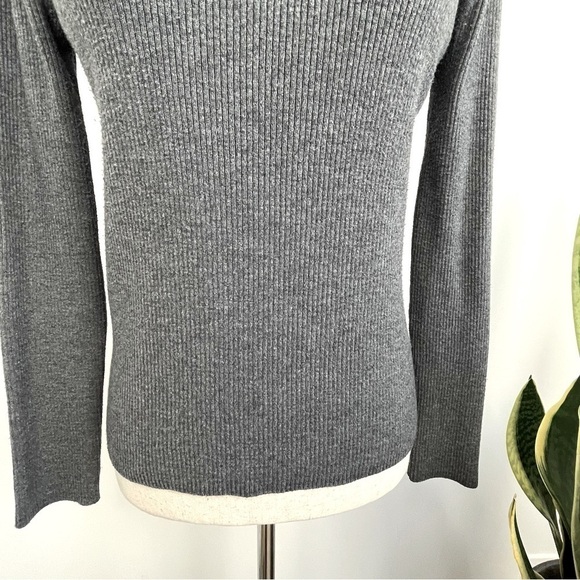 Levi Long Sleeve Heavyweight Ribbed Sweater. Grey Red Tab. Small - Picture 3 of 7